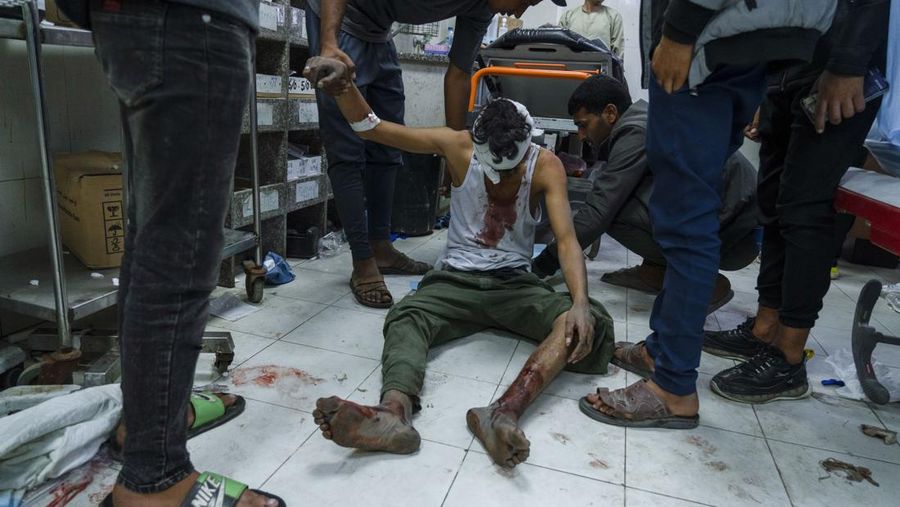 Kepulan asap saat terjadi pertempuran antara Israel dan militan Hamas di Jalur Gaza, Minggu (3/12/2023). (John MACDOUGALL / AFP)