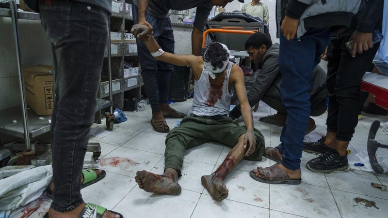 Kepulan asap saat terjadi pertempuran antara Israel dan militan Hamas di Jalur Gaza, Minggu (3/12/2023). (John MACDOUGALL / AFP)