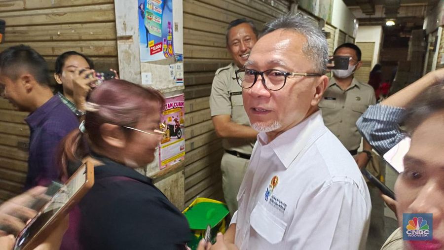 Mendag Zulkifli Hasan sidak ke Pasar Johar Baru, Jakarta. (CNBC Indonesia/Martyasari Rizky)