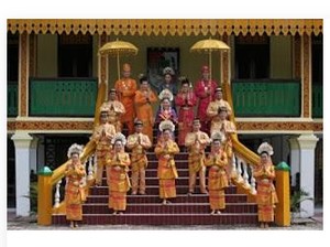 8 Baju Adat Melayu Riau yang Wajib Kamu Ketahui
