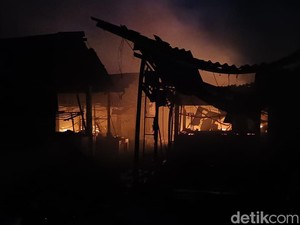 Pasar Leces Probolinggo Terbakar, 265 Kios Hangus