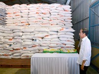 Jokowi Tiba-Tiba Minta Bulog Guyur Beras ke Pasar Wonogiri, Ada Apa?