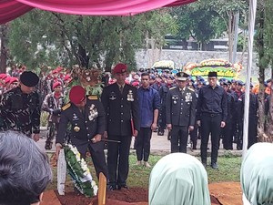 Dipimpin Panglima TNI, Doni Monardo Dimakamkan Secara Militer di TMP Kalibata