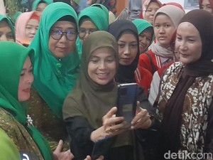 Siti Atikoh Ganjar Bicara soal Majelis Taklim hingga Pesantren