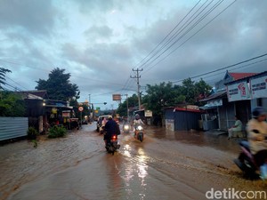 Banjir Bandang Terjang 2 Kecamatan di Dompu, 1.242 KK Terdampak