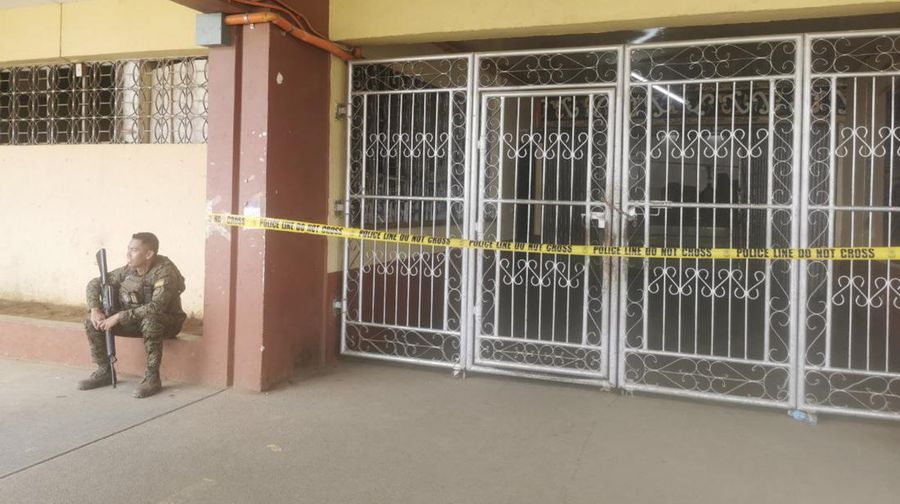 Suasana pasca ledakan bom yang terjadi saat Misa Katolik di gimnasium Universitas Negeri Mindanao di Marawi, Filipina, Minggu (3/12/2023). (Lanao Del Sur Provincial Government/Handout via REUTERS)