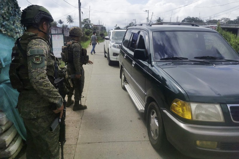Suasana pasca ledakan bom yang terjadi saat Misa Katolik di gimnasium Universitas Negeri Mindanao di Marawi, Filipina, Minggu (3/12/2023). (Lanao Del Sur Provincial Government/Handout via REUTERS) Suasana pasca ledakan bom yang terjadi saat Misa Katolik di gimnasium Universitas Negeri Mindanao di Marawi, Filipina, Minggu (3/12/2023). (Lanao Del Sur Provincial Government/Handout via REUTERS)