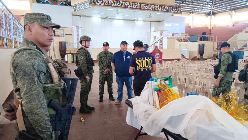 Suasana pasca ledakan bom yang terjadi saat Misa Katolik di gimnasium Universitas Negeri Mindanao di Marawi, Filipina, Minggu (3/12/2023). (Lanao Del Sur Provincial Government/Handout via REUTERS)