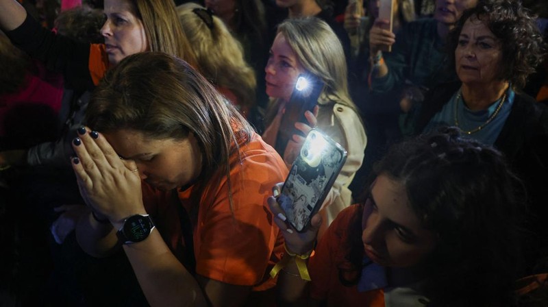 Unjuk rada pembebasan sandera yang diculik di kota Tel Aviv, Israel. (REUTERS/Athit Perawongmetha)
