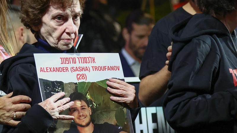 Unjuk rada pembebasan sandera yang diculik di kota Tel Aviv, Israel. (REUTERS/Athit Perawongmetha)