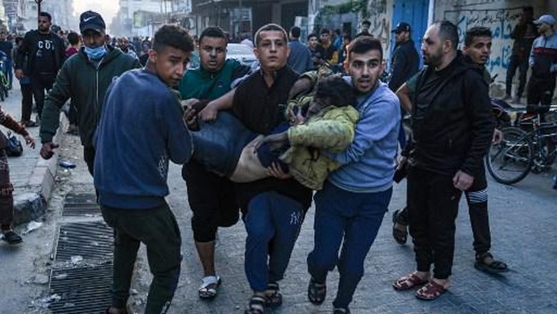 Kepulan asap saat terjadi pertempuran antara Israel dan militan Hamas di Jalur Gaza, Minggu (3/12/2023). (John MACDOUGALL / AFP)