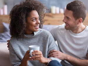 4 Kebiasaan Pasangan Sukses Saat Pagi Hari, Sebelum Sama-sama Sibuk