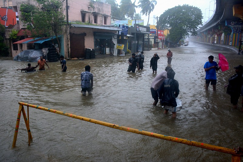Banjir akibat hujan lebat di Chennai, India, Senin (4/12/2023). (AP Photo) Banjir akibat hujan lebat di Chennai, India, Senin (4/12/2023). (AP Photo)