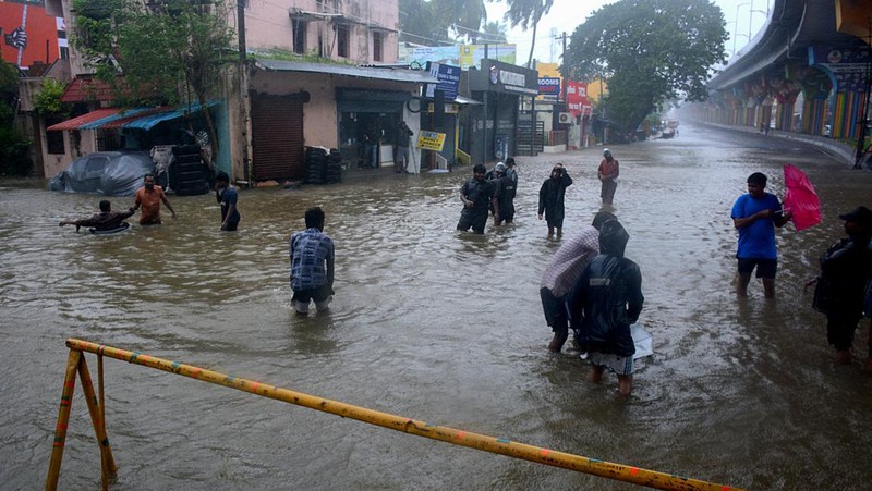 Banjir akibat hujan lebat di Chennai, India, Senin (4/12/2023). (AP Photo)