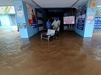 Dilanda Badai, RS India Terendam Banjir-Warga Dievakuasi
