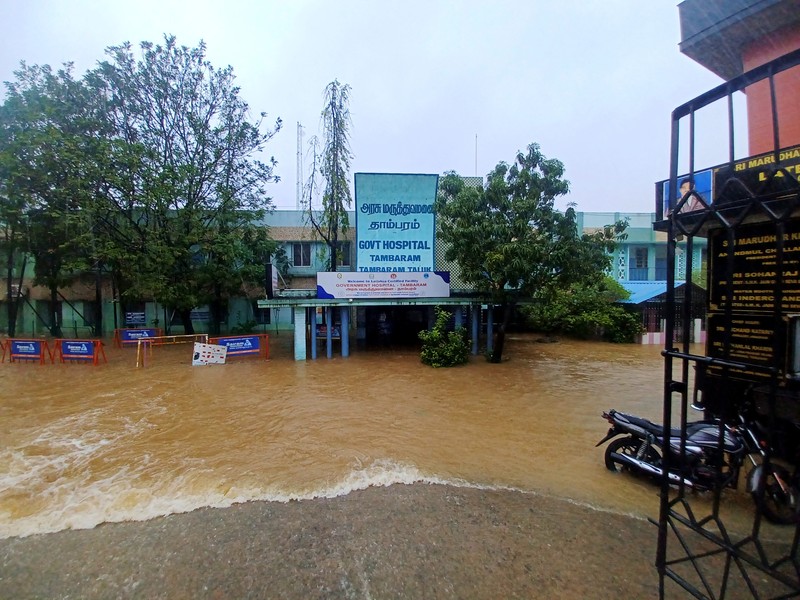 Banjir akibat hujan lebat di Chennai, India, Senin (4/12/2023). (AP Photo) Banjir akibat hujan lebat di Chennai, India, Senin (4/12/2023). (AP Photo)