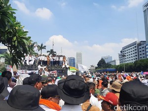 TransJakarta Alihkan Sejumlah Rute Imbas Demo di Depan DPR