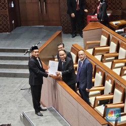 Kerja 5 Tahun, Anggota DPR Dapat Uang Pensiun Seumur Hidup