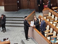 DPR Sahkan Revisi UU ITE, Tapi Masih Tunggu Jokowi