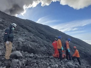 Fokus Penyelamat Gunung Marapi Saat Ini, Cari Survivor di Jalur Tikus