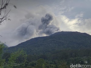 Bukittinggi Dihujani Abu Vulkanik Gunung Marapi, TK-PAUD Diliburkan