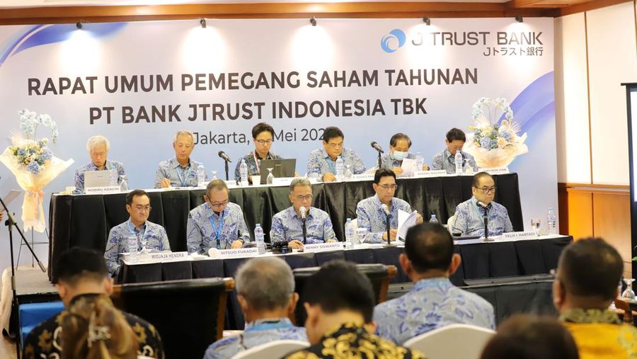 Jajarn direksi PT Bank Jtrust Indonesia Tbk saat menggelar RUPS Mei 2023