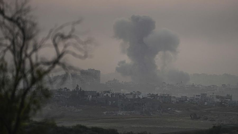Tentara Israel beroperasi di Jalur Gaza, Senin (4/12/2023). (Israel Defense Forces/Handout via REUTERS)