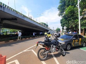 Ada Demo Apdesi, Lalin Jalan Gatot Subroto Depan DPR Dialihkan