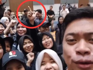 Heboh Anggota PKD Joget Pose 2 Jari Bareng Bupati Gowa Adnan Purichta Ichsan