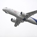 Pesawat C919 Commercial Aircraft Corp of China (COMAC), jet penumpang besar pertama yang diproduksi di dalam negeri Tiongkok, tampil pada Airshow China 2022 di Zhuhai, di provinsi Guangdong, Tiongkok selatan pada 8 November 2022. (Photo by CNS / AFP/