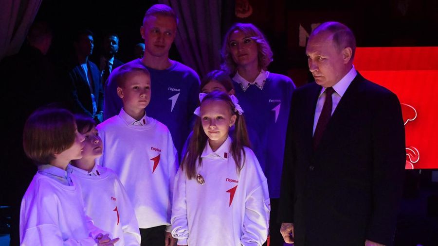 Presiden Rusia Vladimir Putin mengunjungi forum dan pameran 