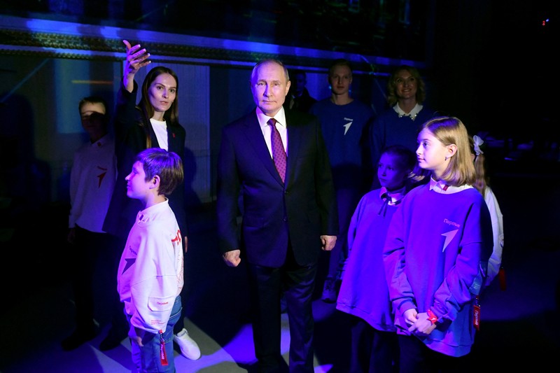 Presiden Rusia Vladimir Putin mengunjungi forum dan pameran 