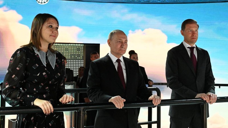 Presiden Rusia Vladimir Putin mengunjungi forum dan pameran 