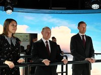 Detik-Detik Putin Tunjukan Tombol Nuklir Rusia ke Publik