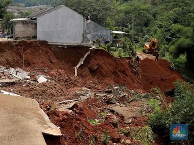 Longsor Hantam Rumah Warga di Bandung, Bandung Barat, Bogor