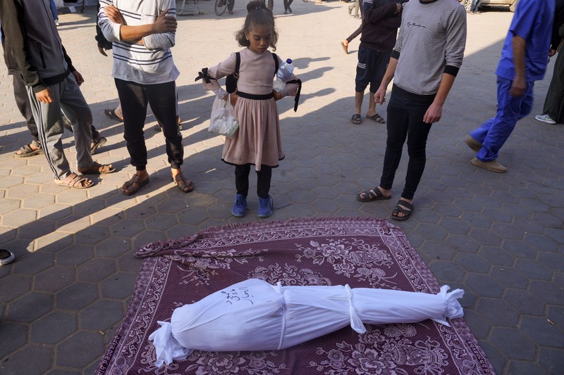 Tentara Israel beroperasi di Jalur Gaza, Senin (4/12/2023). (Israel Defense Forces/Handout via REUTERS)