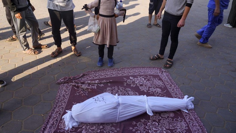 Tentara Israel beroperasi di Jalur Gaza, Senin (4/12/2023). (Israel Defense Forces/Handout via REUTERS)