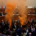 Cuma di Sini, Bom Asap Warnai Sidang 