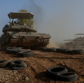 Penampakan Tank-Tank Israel Mulai "Jajah" Gaza Selatan