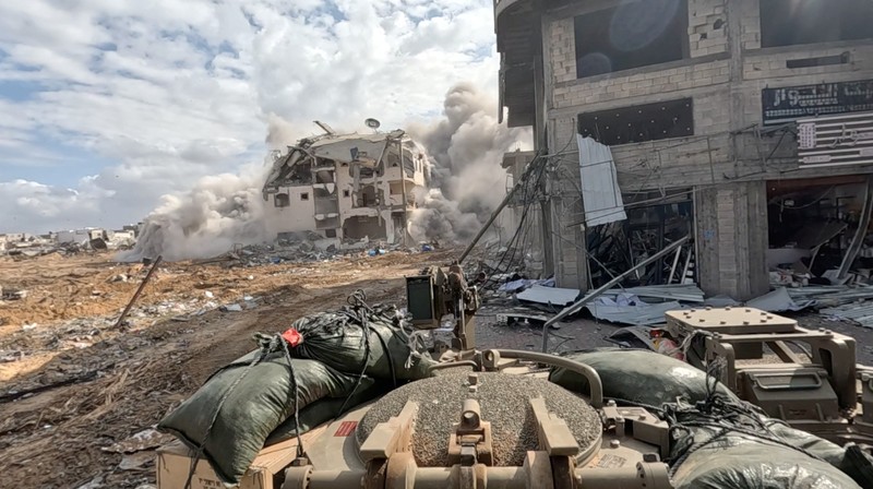 Tentara Israel beroperasi di Jalur Gaza, Senin (4/12/2023). (Israel Defense Forces/Handout via REUTERS) Tentara Israel beroperasi di Jalur Gaza, Senin (4/12/2023). (Israel Defense Forces/Handout via REUTERS)