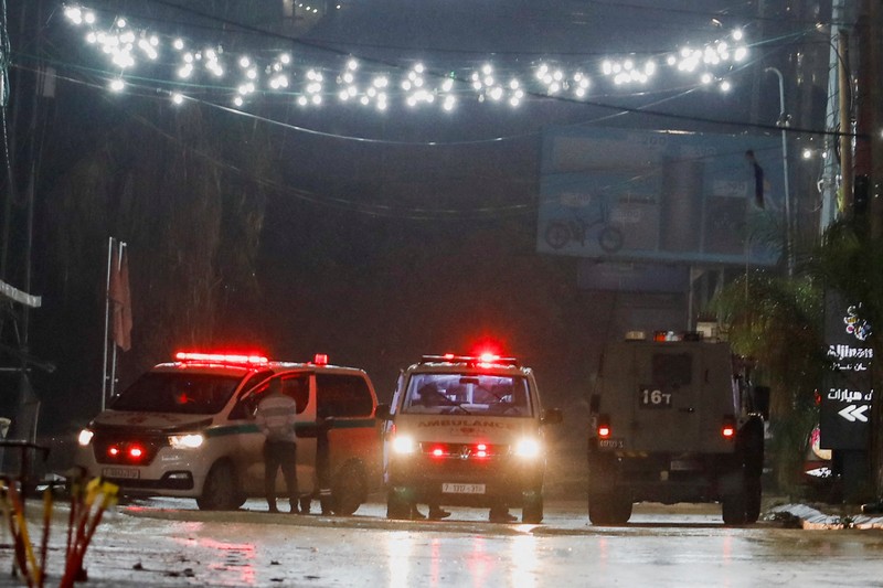 Pasukan tentara Israel mengambil bagian dalam serangan di Jenin, di Tepi Barat yang diduduki Israel, 5 Desember 2023. Pasukan tentara Israel mengambil bagian dalam serangan di Jenin, di Tepi Barat yang diduduki Israel, 5 Desember 2023. (REUTERS/Raneen Sawafta)