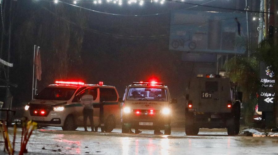 Pasukan tentara Israel mengambil bagian dalam serangan di Jenin, di Tepi Barat yang diduduki Israel, 5 Desember 2023. (REUTERS/Raneen Sawafta)