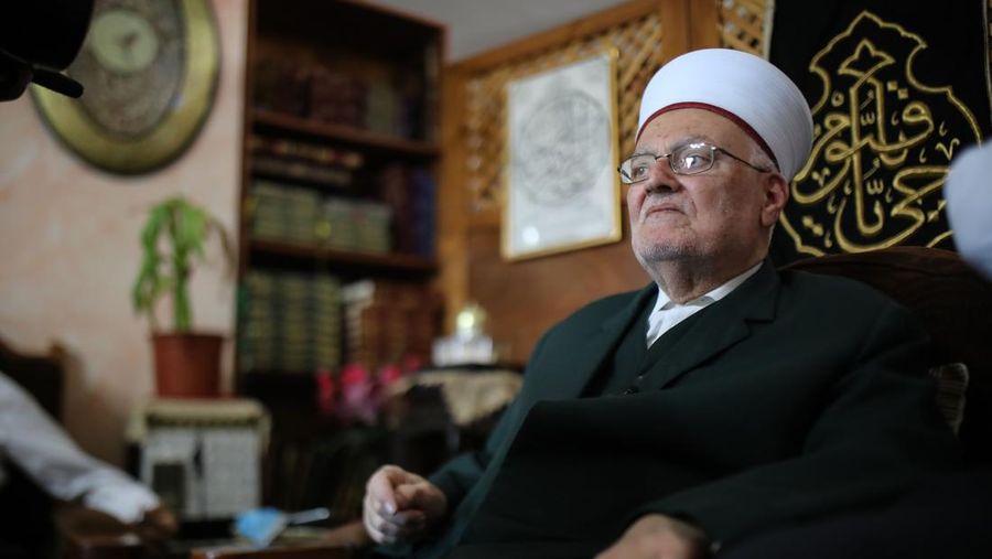 Imam Masjid Al Aqsa Syaikh Ekrima Sa'id Sabri. (Photo by Mostafa Alkharouf/Anadolu Agency via Getty Images/File Foto)