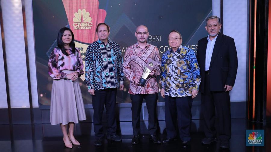 Mandaya Hospital Grup meraih pengharagaan dalam Road To CNBC Indonesia Award 2023 pada kategori Best Healthcare Companies. (CNBC Indonesia/Muhammad Sabki)