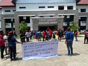 Massa di Sorong Demo Kecam Penganiayaan Mahasiswa Papua di Kupang