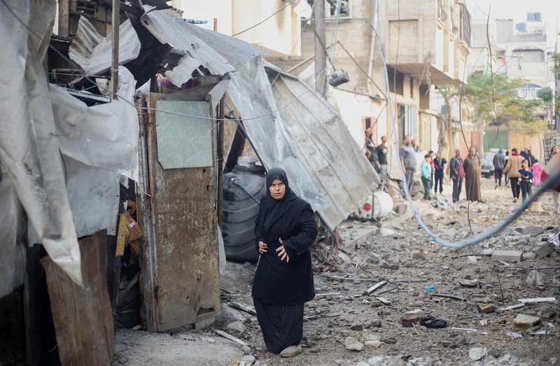 Kobaran api melanda Gaza, di tengah konflik yang sedang berlangsung antara Israel dan kelompok Islam Palestina Hamas, terlihat dari Israel selatan, 6 Desember 2023. Kobaran api melanda Gaza, di tengah konflik yang sedang berlangsung antara Israel dan kelompok Islam Palestina Hamas, terlihat dari Israel selatan, 6 Desember 2023. (REUTERS/Athit Perawongmetha)