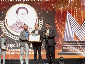 Dirut KAI Raih Penghargaan The Best Industry Marketing Champion 2023
