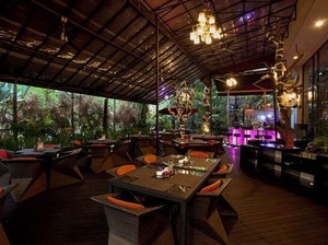 Menyemarakkan Libur Nataru di Hotel Amaroossa Bandung