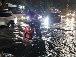 Tips Mengatasi Motor dan Mobil Mogok di Tengah Banjir