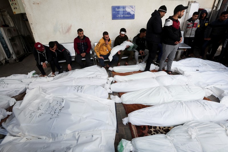 Kepulan asap saat serangan militer Israel di Jalur Gaza, Kamis (7/12/2023). Menahem KAHANA / AFP) Kepulan asap saat serangan militer Israel di Jalur Gaza, Kamis (7/12/2023). Menahem KAHANA / AFP)